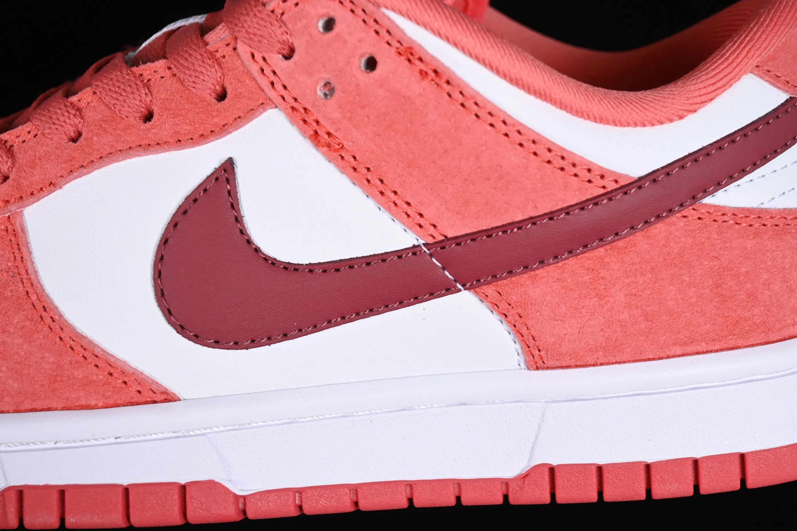 All categories Nk SB Dunk series Nk SB Dunk Low low-top sneakers Nk SB Dunk Low Retro "Valentine's Day 2024" White Rose Red Valentine's Day SB low-top casual sports skateboard shoes FQ7056-100